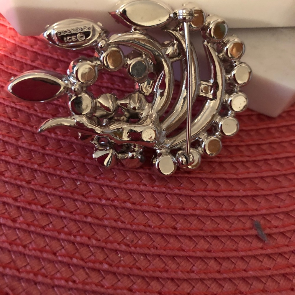Pendent - Picture 3 of 5